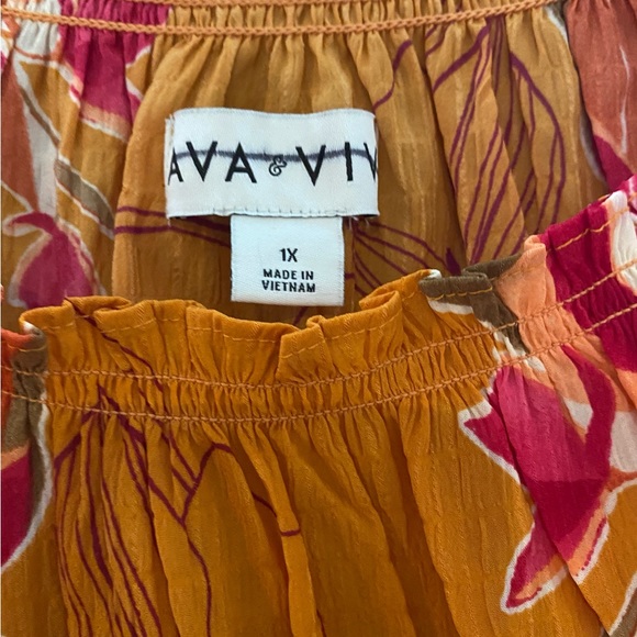 Plus size woman’s top - Picture 2 of 5